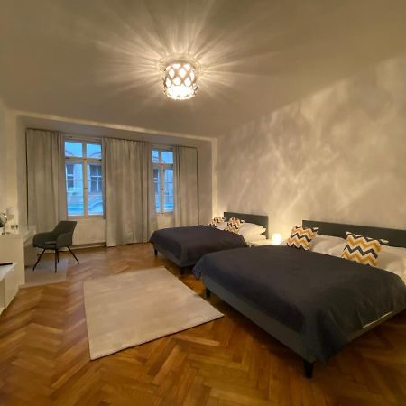 Spacious Apartment On Wenceslas Square Prag Exterior foto