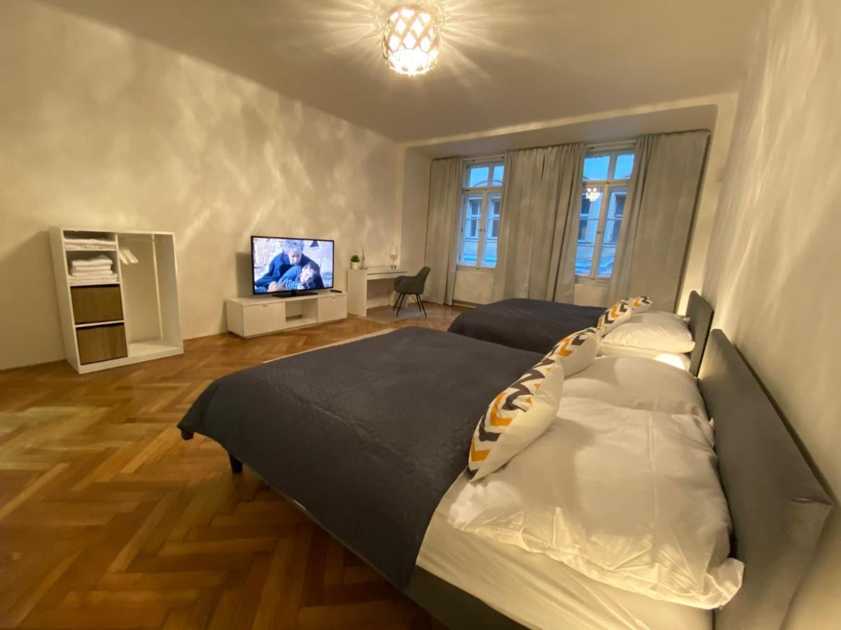 Spacious Apartment On Wenceslas Square Prag Exterior foto