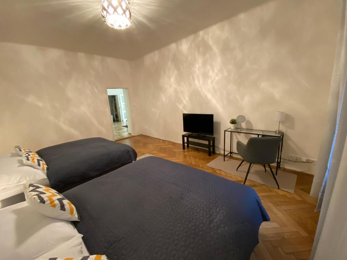 Spacious Apartment On Wenceslas Square Prag Exterior foto